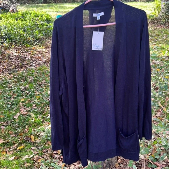 Navy blue cardigan with side pockets. Very roomy - Picture 1 of 4